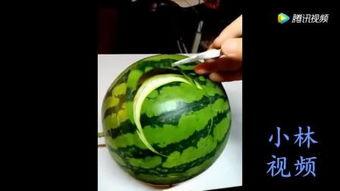 恶搞吃哈密瓜视频,搞笑视频带你领略瓜界欢乐风暴
